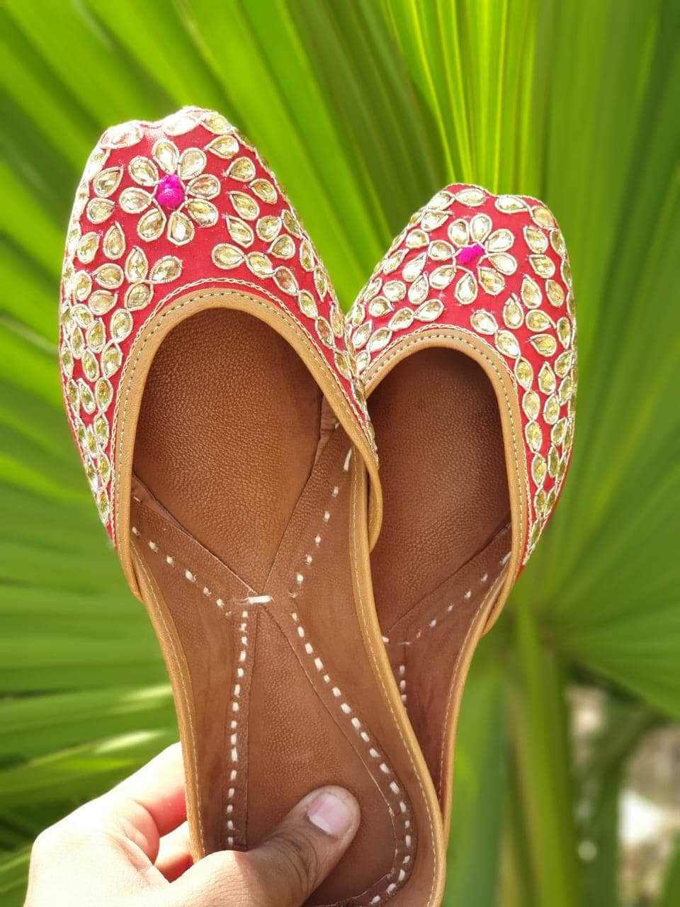 Red Droplets Handcrafted Women's Punjabi Leather Jutti